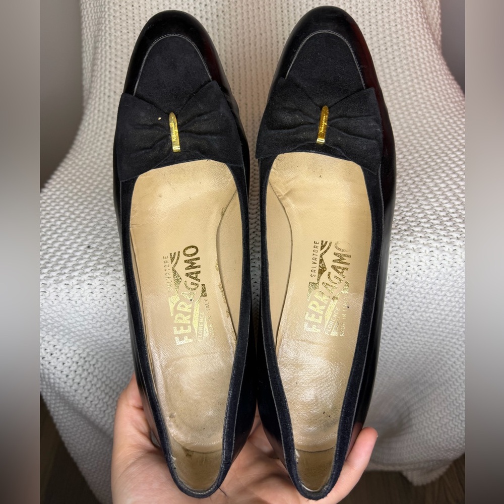 Vintage Salvatore Ferragamo Black Leather Pumps Bow Low Heel Classic Size 8.5B - Picture 7 of 11